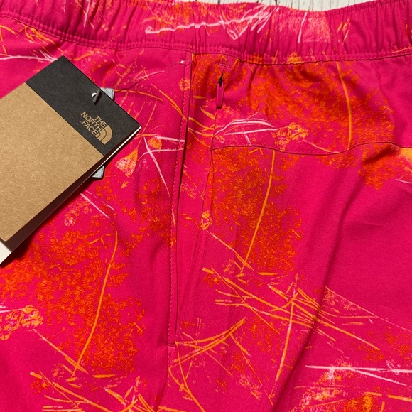 North Face Shorts - Picture 8 of 8